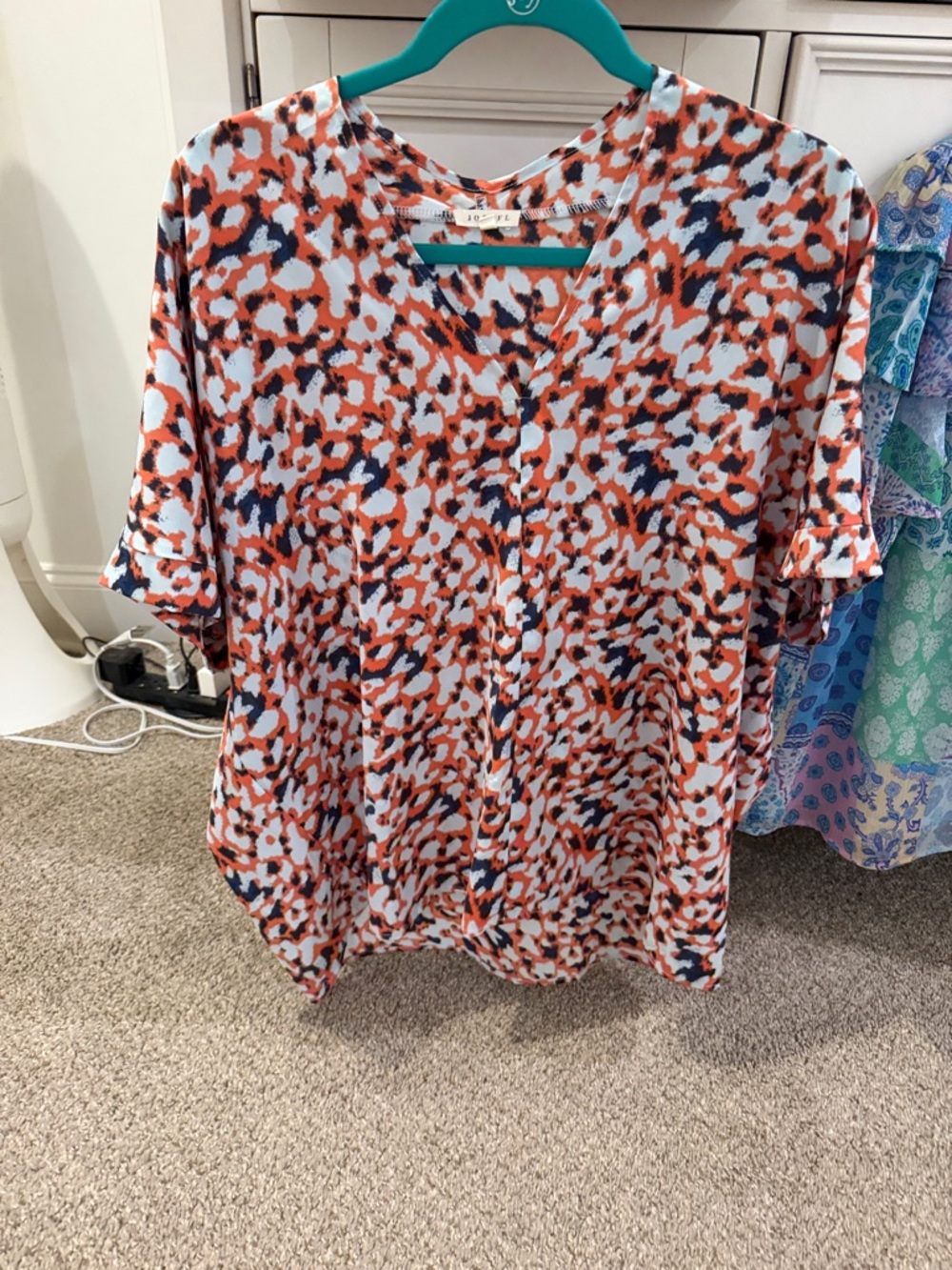 JODIFL Coral, Navy & White V-Neck Short Sleeve Blouse